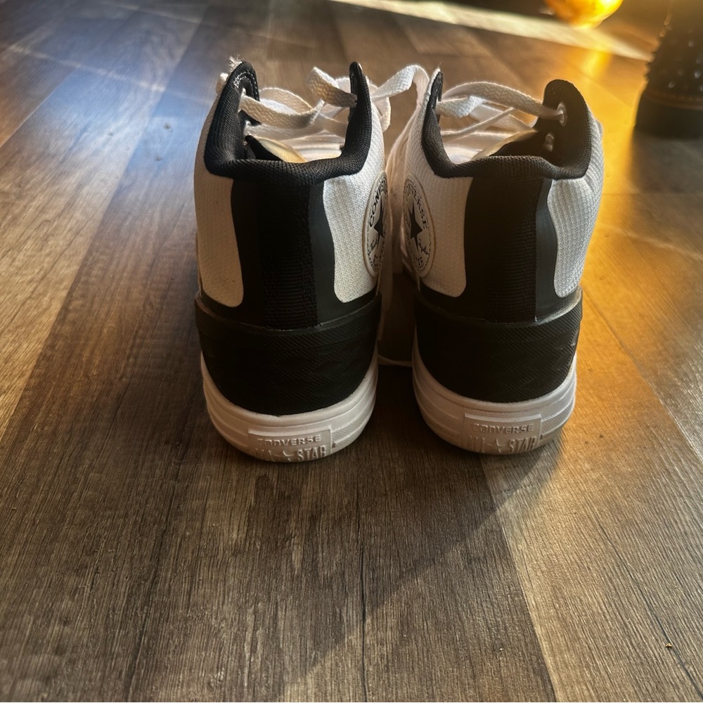 Converse - Picture 2 of 4